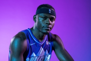 九游app下载入口-上季出战14场&场均7.6分8.7板 美记:希布韦和爵士续签了双向合同